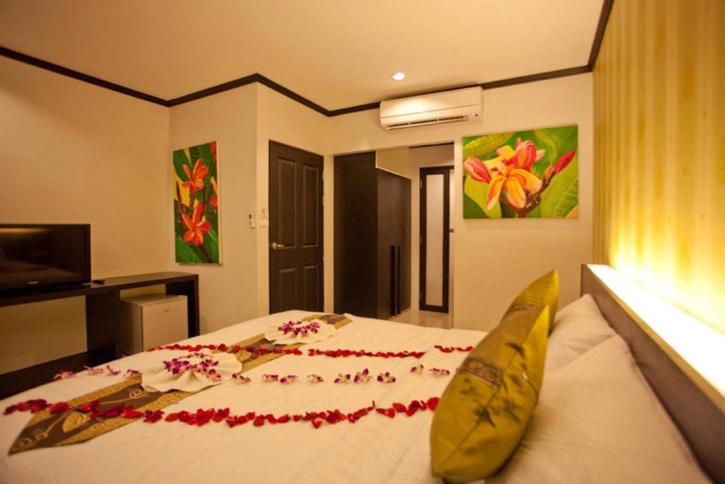 Kata Green Beach Hotel Екстер'єр фото