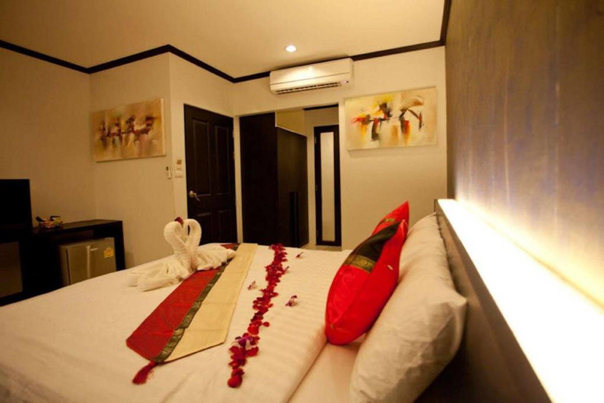 Kata Green Beach Hotel Екстер'єр фото