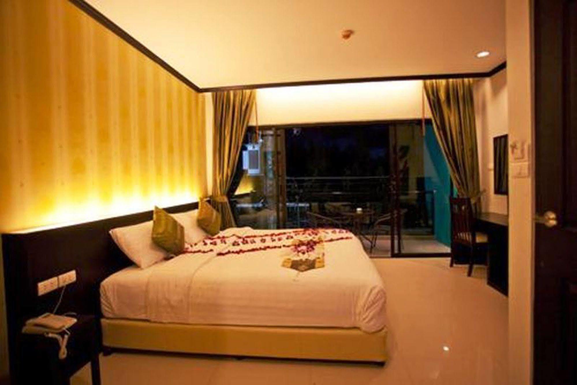 Kata Green Beach Hotel Екстер'єр фото