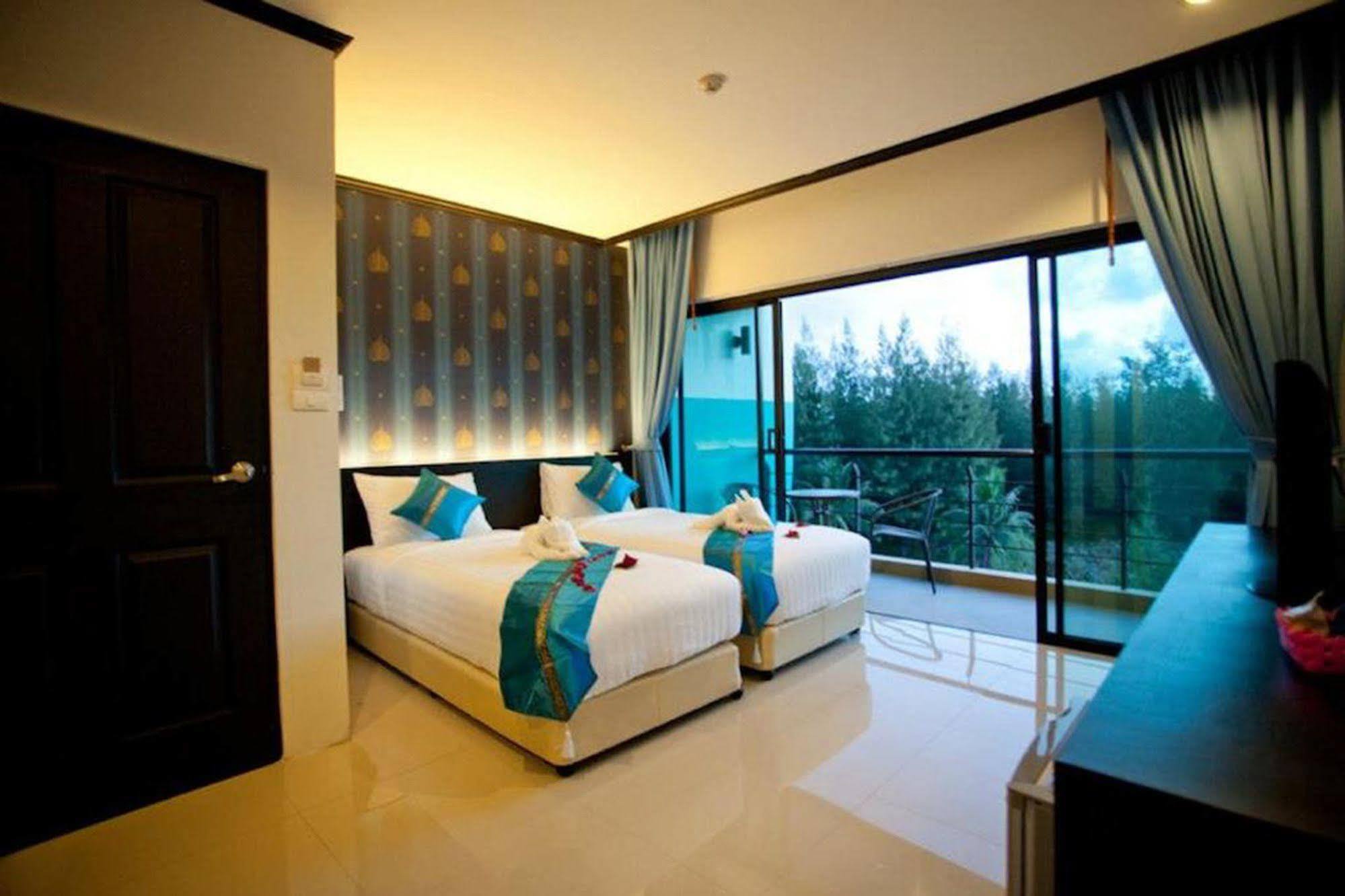 Kata Green Beach Hotel Екстер'єр фото
