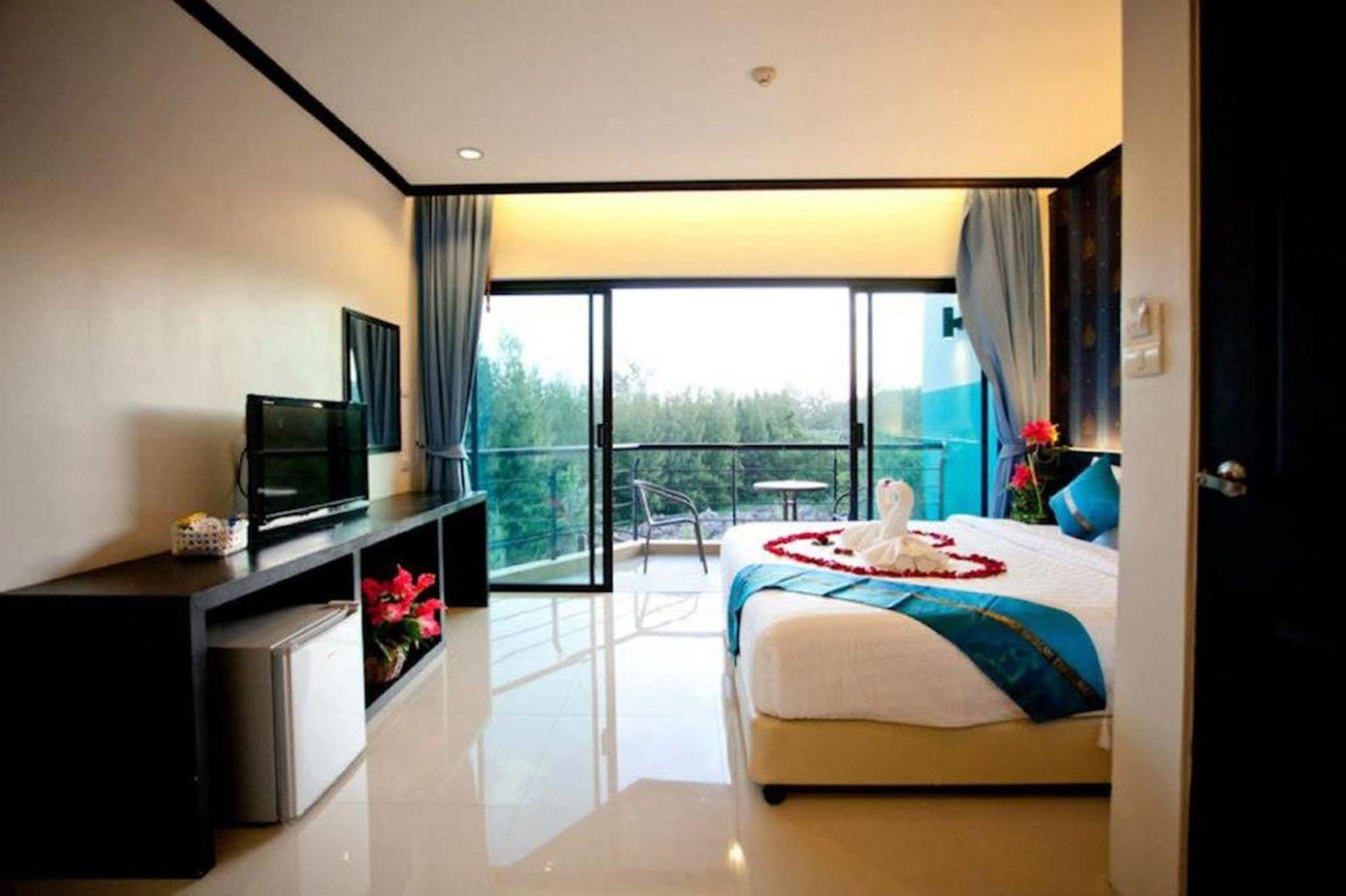 Kata Green Beach Hotel Екстер'єр фото