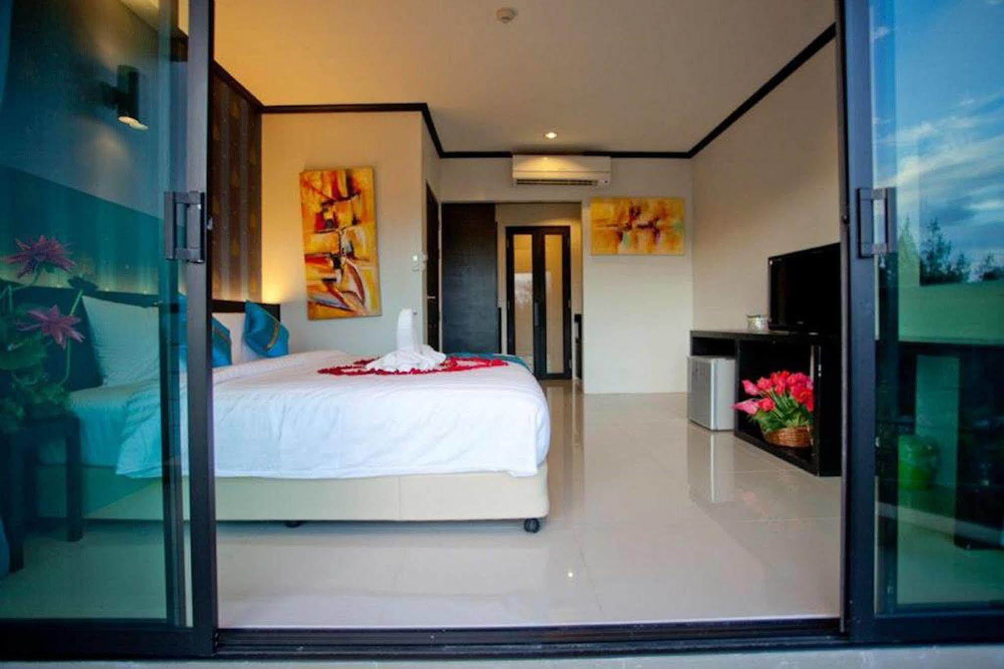 Kata Green Beach Hotel Екстер'єр фото