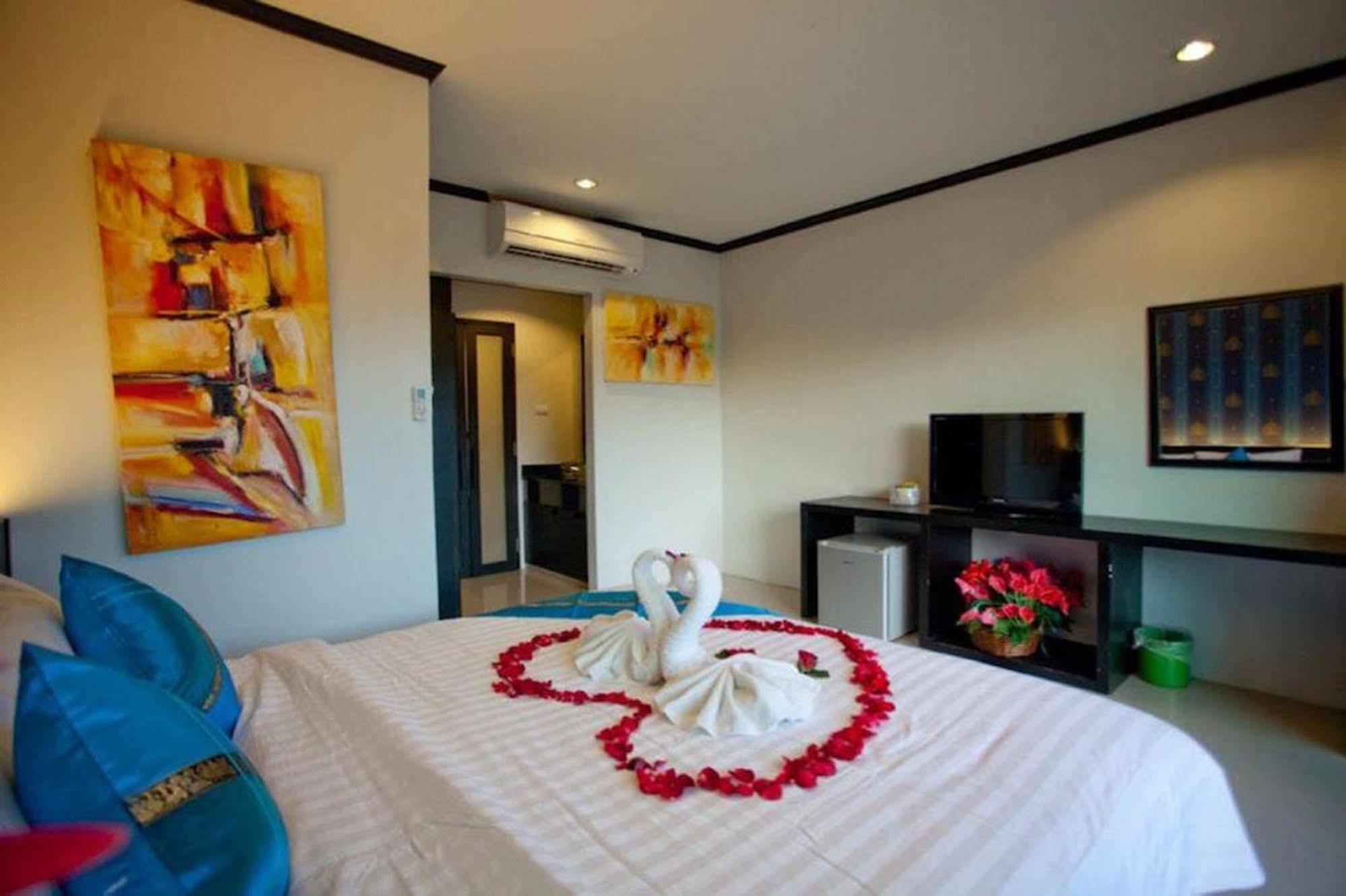 Kata Green Beach Hotel Екстер'єр фото