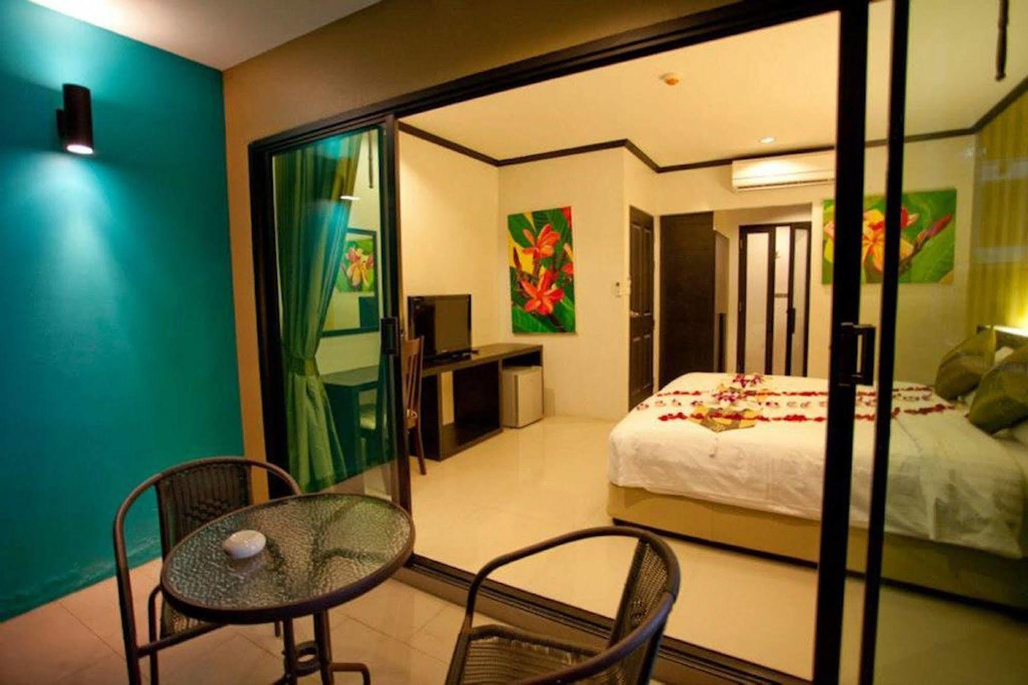 Kata Green Beach Hotel Екстер'єр фото